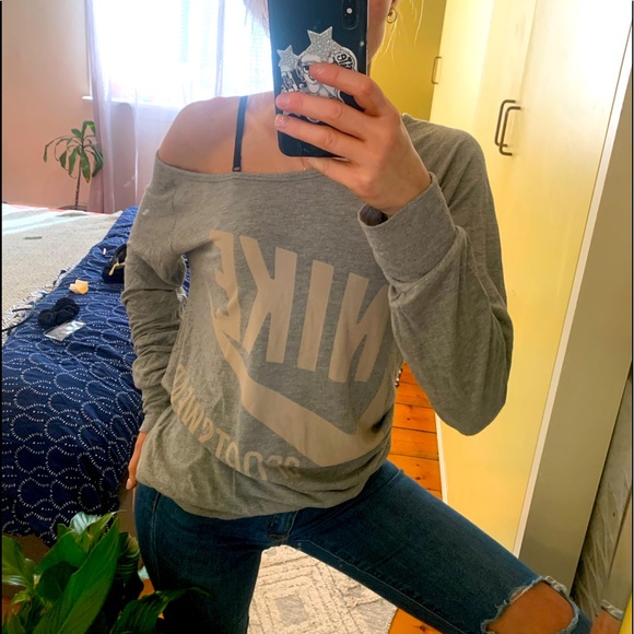 NIKE SWEATSHIRT 🎀 - Picture 2 of 3